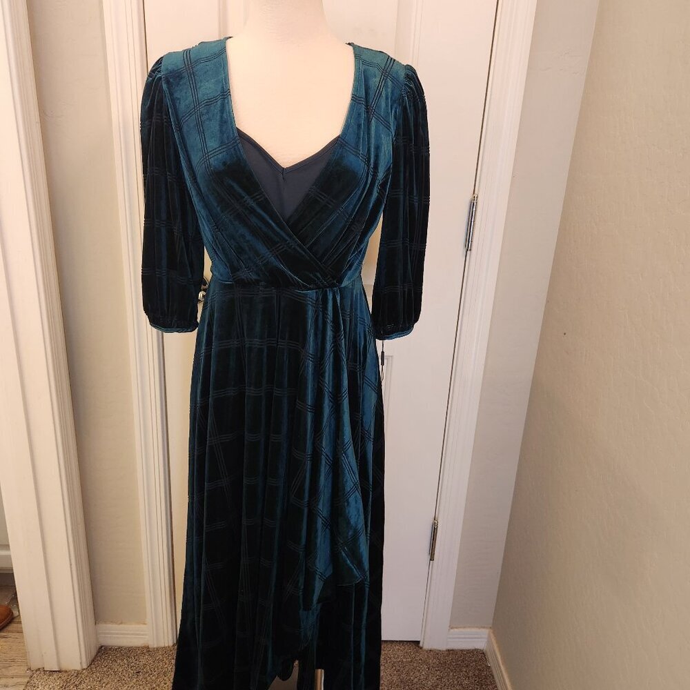 Calvin Klein Green Maxi Dress. NWT. Size 4
